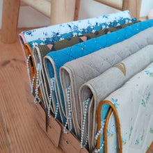 Charger l'image dans la galerie, Pochette Barrettes Fleurs turquoise