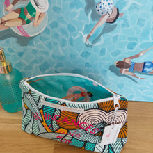 Charger l'image dans la galerie, Trousse "En vacances et ravie"