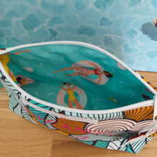 Charger l'image dans la galerie, Trousse "En vacances et ravie"