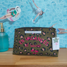 Charger l'image dans la galerie, Trousse "En vacances et ravie"