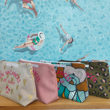 Charger l'image dans la galerie, Trousse "En vacances et ravie"